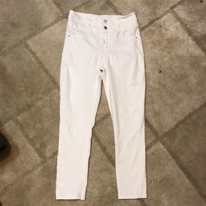 High wasted White Capri Jeans